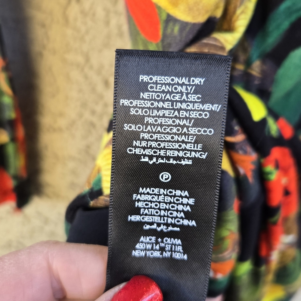 Alice + Olivia Delora Tropical Long Sleeve Dress - Picture 11 of 12